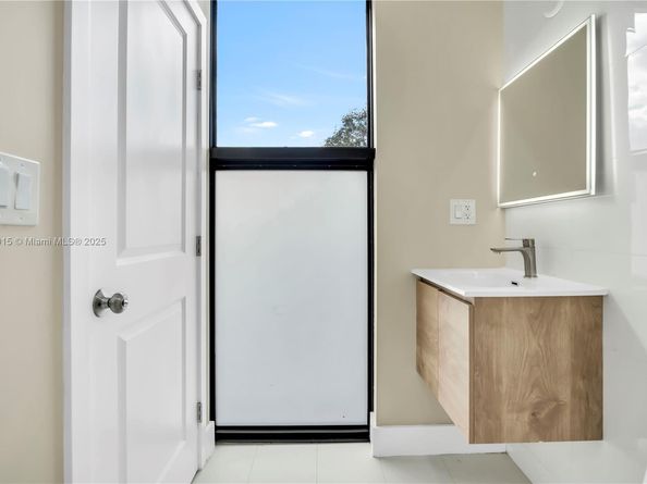 12061 NW 26th St, Plantation FL 33323