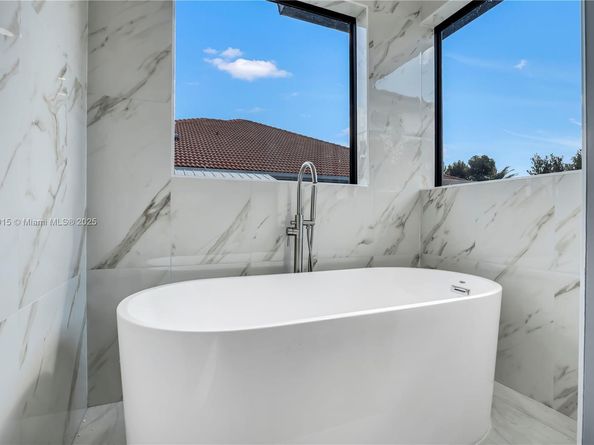 12061 NW 26th St, Plantation FL 33323