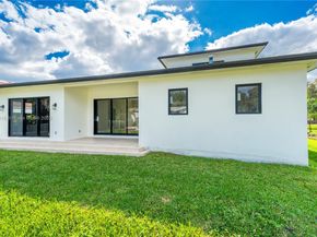 12061 NW 26th St, Plantation FL 33323