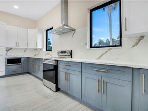 12061 NW 26th St, Plantation FL 33323