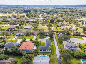 12061 NW 26th St, Plantation FL 33323