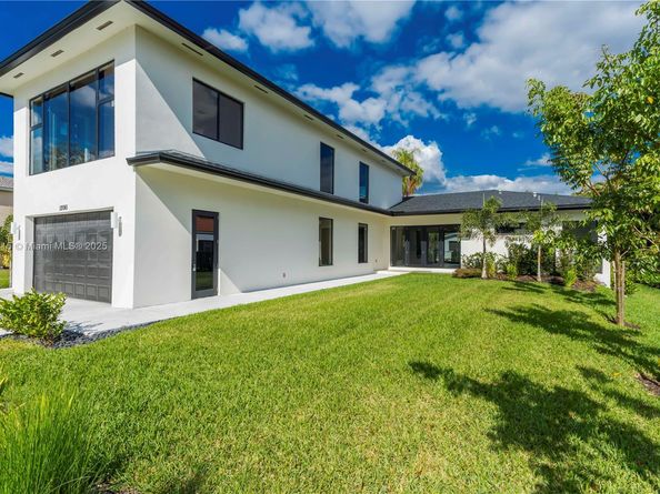 12061 NW 26th St, Plantation FL 33323