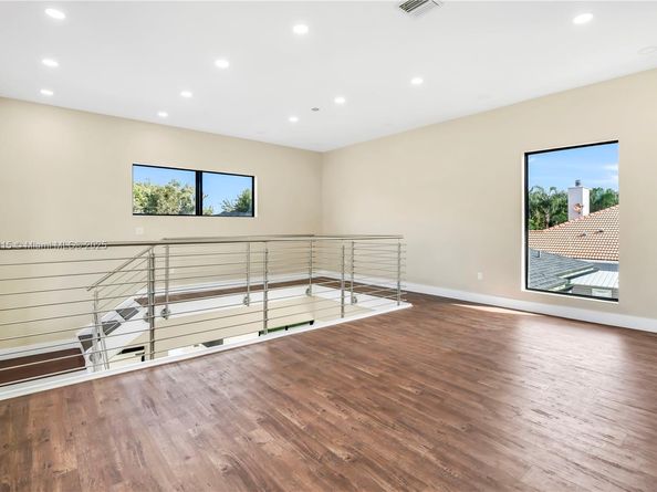 12061 NW 26th St, Plantation FL 33323