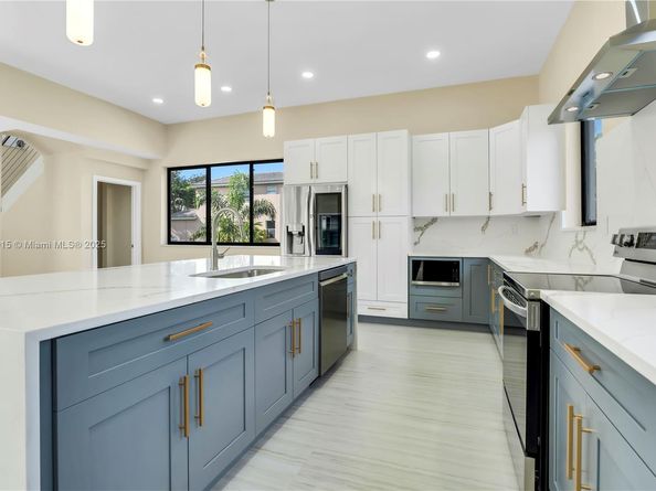 12061 NW 26th St, Plantation FL 33323