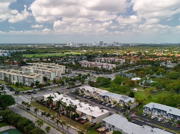 1000 Parkview Dr 805, Hallandale Beach FL 33009