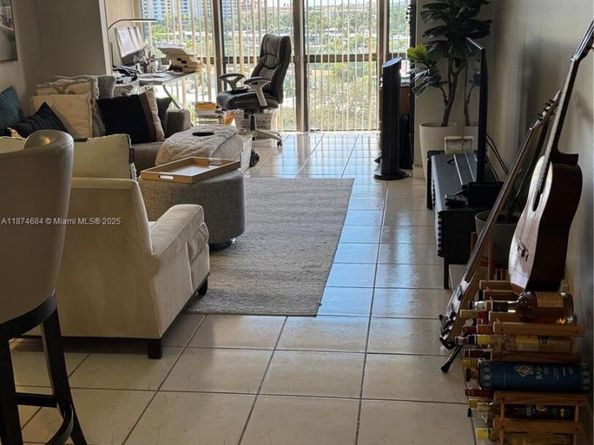 1000 Parkview Dr 805, Hallandale Beach FL 33009