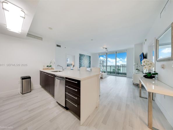 90 SW 3rd St 3109, Miami FL 33130