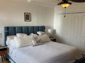 10050 NW 4TH Ln, Miami FL 33172