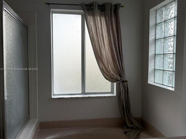 5552 NW 125th Ter, Coral Springs FL 33076