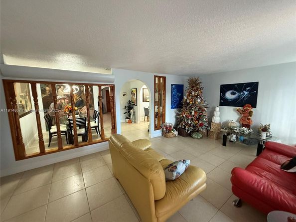 9835 SW 26th Ter, Miami FL 33165