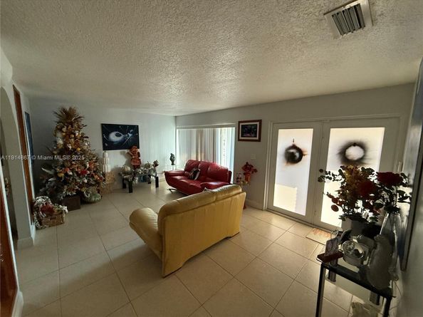 9835 SW 26th Ter, Miami FL 33165