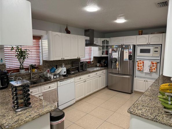 9835 SW 26th Ter, Miami FL 33165