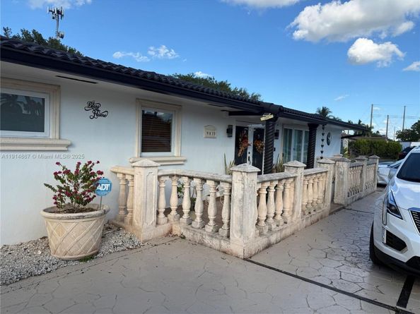 9835 SW 26th Ter, Miami FL 33165