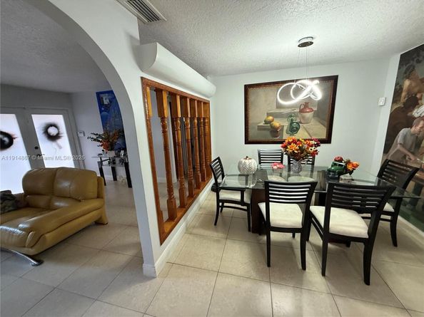 9835 SW 26th Ter, Miami FL 33165