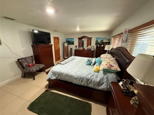 9835 SW 26th Ter, Miami FL 33165