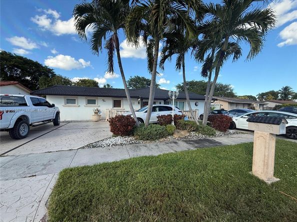 9835 SW 26th Ter, Miami FL 33165