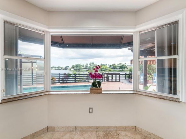 15430 SW 47th St, Miami FL 33185