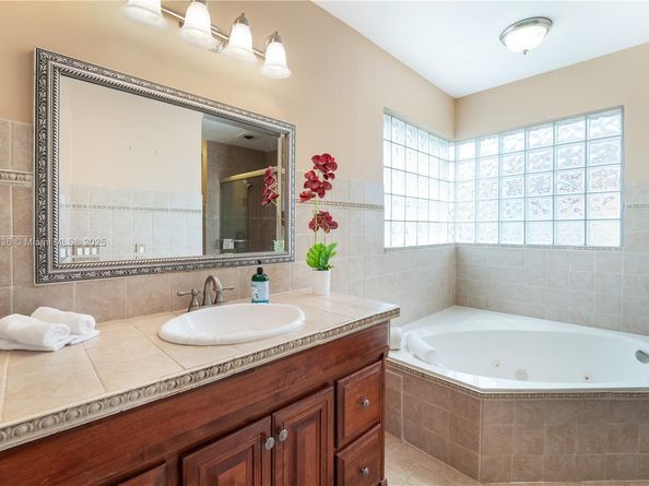 15430 SW 47th St, Miami FL 33185