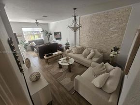 5483 NW 112th Pl, Doral FL 33178