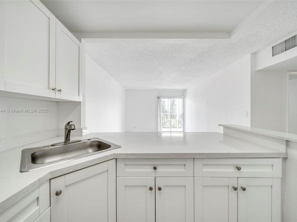 801 NW 47th Ave 515W, Miami FL 33126