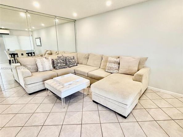 800 SW 11th Ave 19A, Hallandale Beach FL 33009