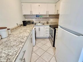 800 SW 11th Ave 19A, Hallandale Beach FL 33009