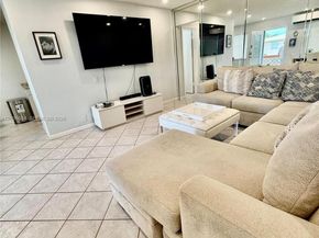 800 SW 11th Ave 19A, Hallandale Beach FL 33009