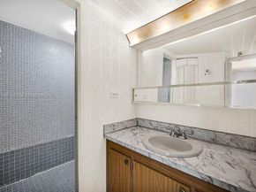 7135 Collins Ave 435, Miami Beach FL 33141