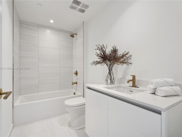 2678 Tigertail Ave 1202, Miami FL 33133