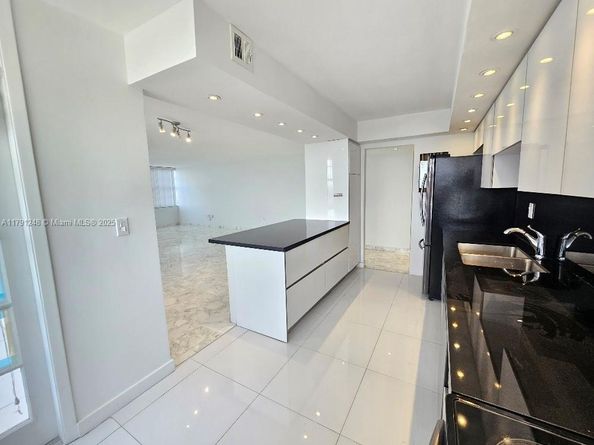 18051 Biscayne Blvd 1704, Aventura FL 33160