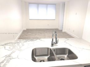 540 Brickell Key Dr 414, Miami FL 33131