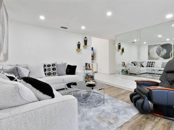 11145 NW 27th St, Sunrise FL 33322