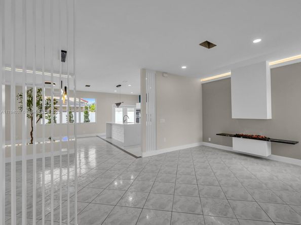 624 Stanton Dr, Weston FL 33326