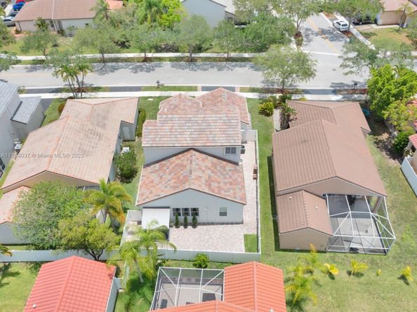 624 Stanton Dr, Weston FL 33326