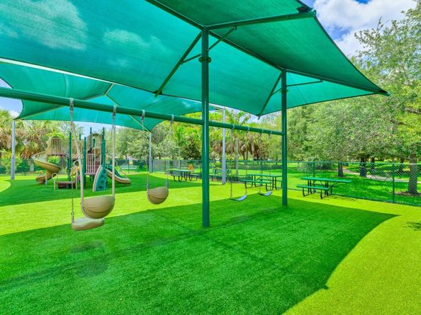 624 Stanton Dr, Weston FL 33326