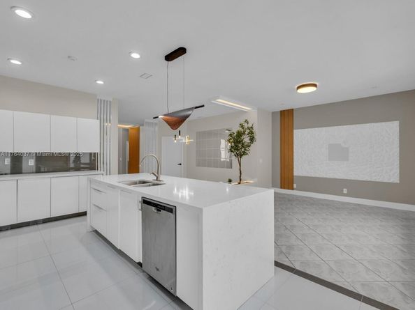 624 Stanton Dr, Weston FL 33326