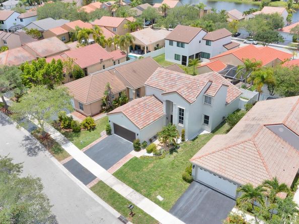624 Stanton Dr, Weston FL 33326