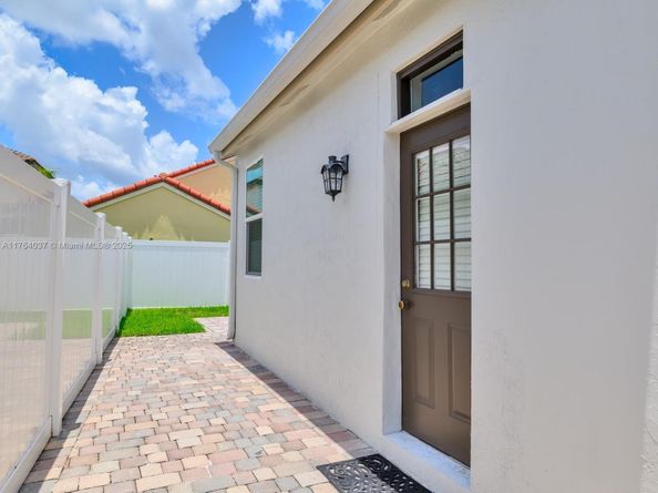624 Stanton Dr, Weston FL 33326