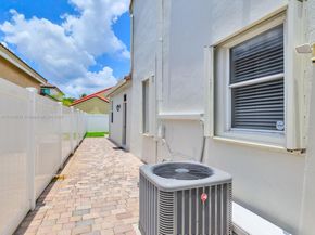 624 Stanton Dr, Weston FL 33326