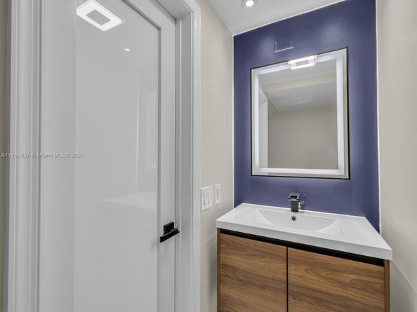 624 Stanton Dr, Weston FL 33326