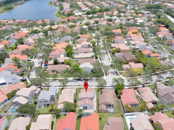 624 Stanton Dr, Weston FL 33326