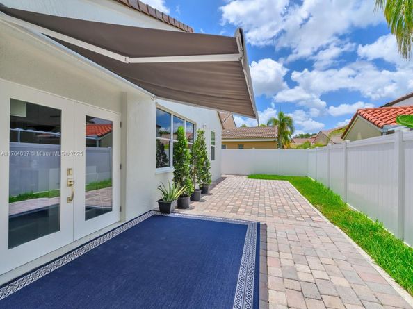 624 Stanton Dr, Weston FL 33326