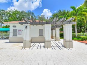 624 Stanton Dr, Weston FL 33326