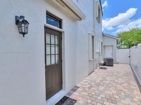 624 Stanton Dr, Weston FL 33326