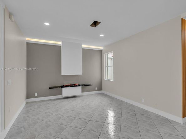 624 Stanton Dr, Weston FL 33326