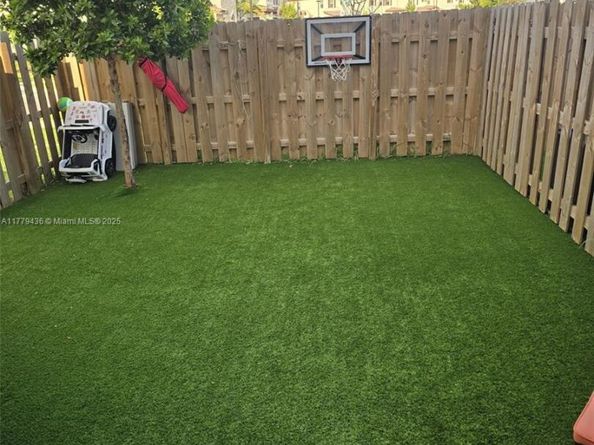 12285 NW 24th Pl, Miami FL 33167