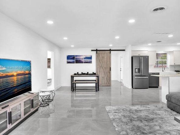 2112 N 14th ter, Hollywood FL 33020