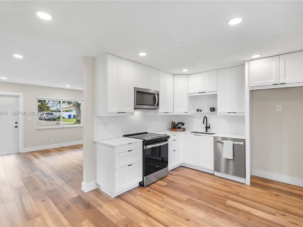 6881 Harding St, Hollywood FL 33024