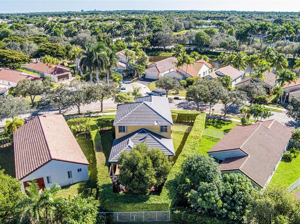 1280 Majesty Ter, Weston FL 33327