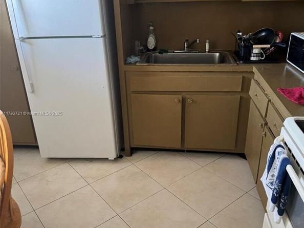 18555 NE 14th Ave 602, Miami FL 33179